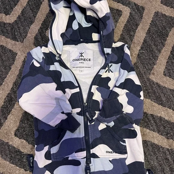 Onepiece blue Camouflage Jump In CAMO Jumpsuit sz 2/3T